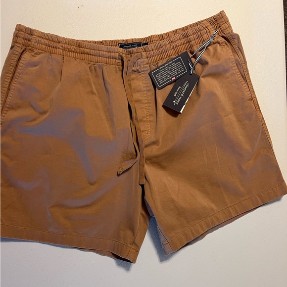 Vineyard Vines NWT khaki shorts - Picture 1 of 8